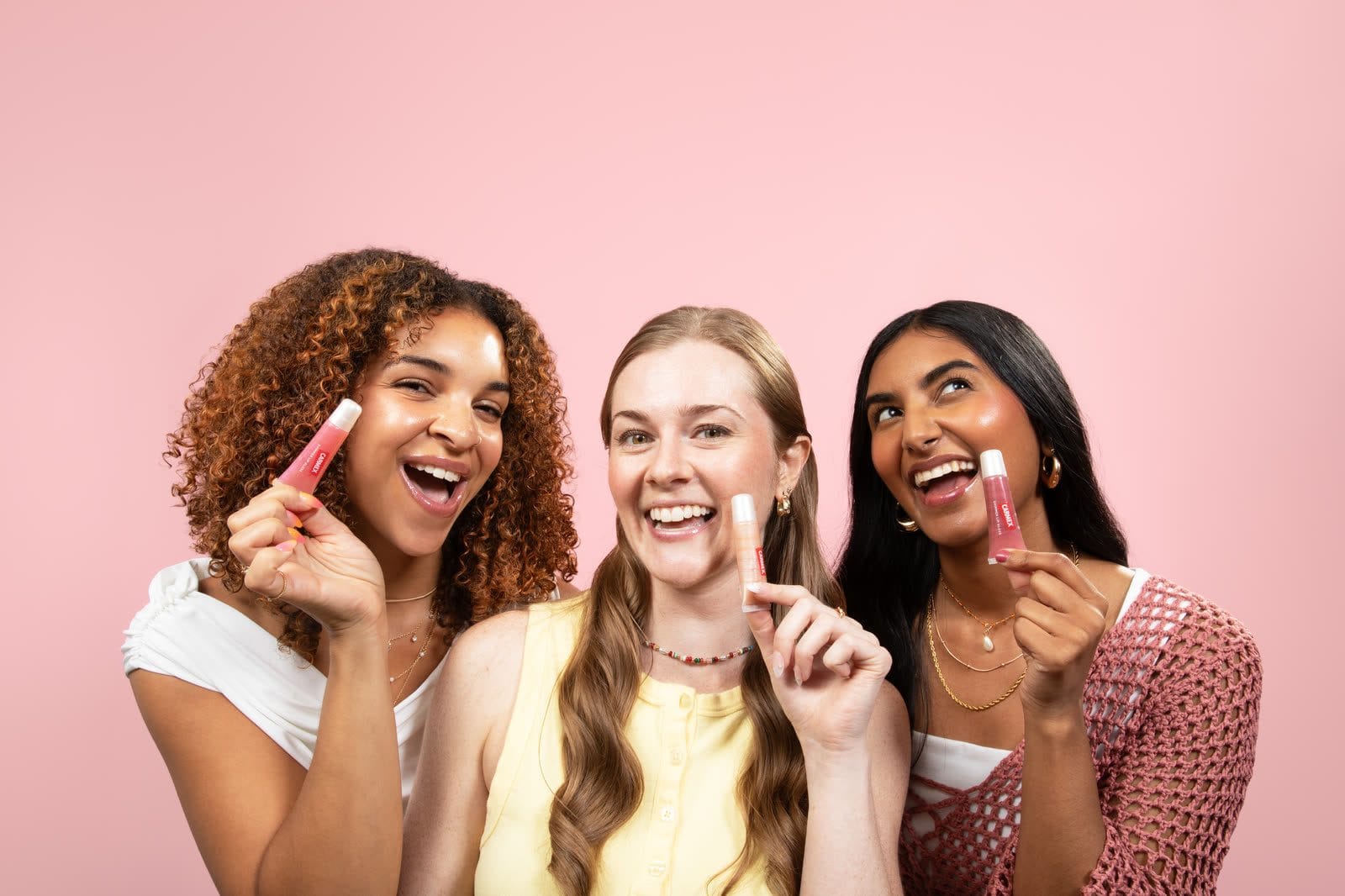 Carmex Lip Gloss with Shimmer Raspberry nella vita di tutti i giorni